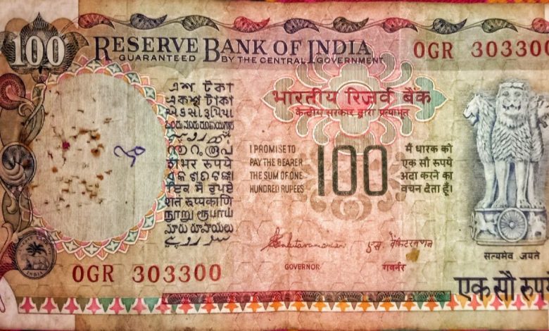 Old hundred rupees note