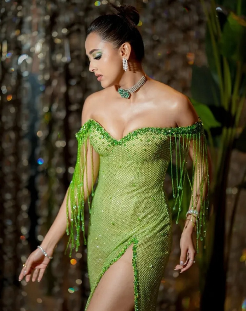 Tejasswi Prakash Bold Photoshoot: সবুজ পোশাকে আগুন লাগালেন তেজস্বী! গ্ল্যামারাস লুকে মাত করলেন ভক্তদের