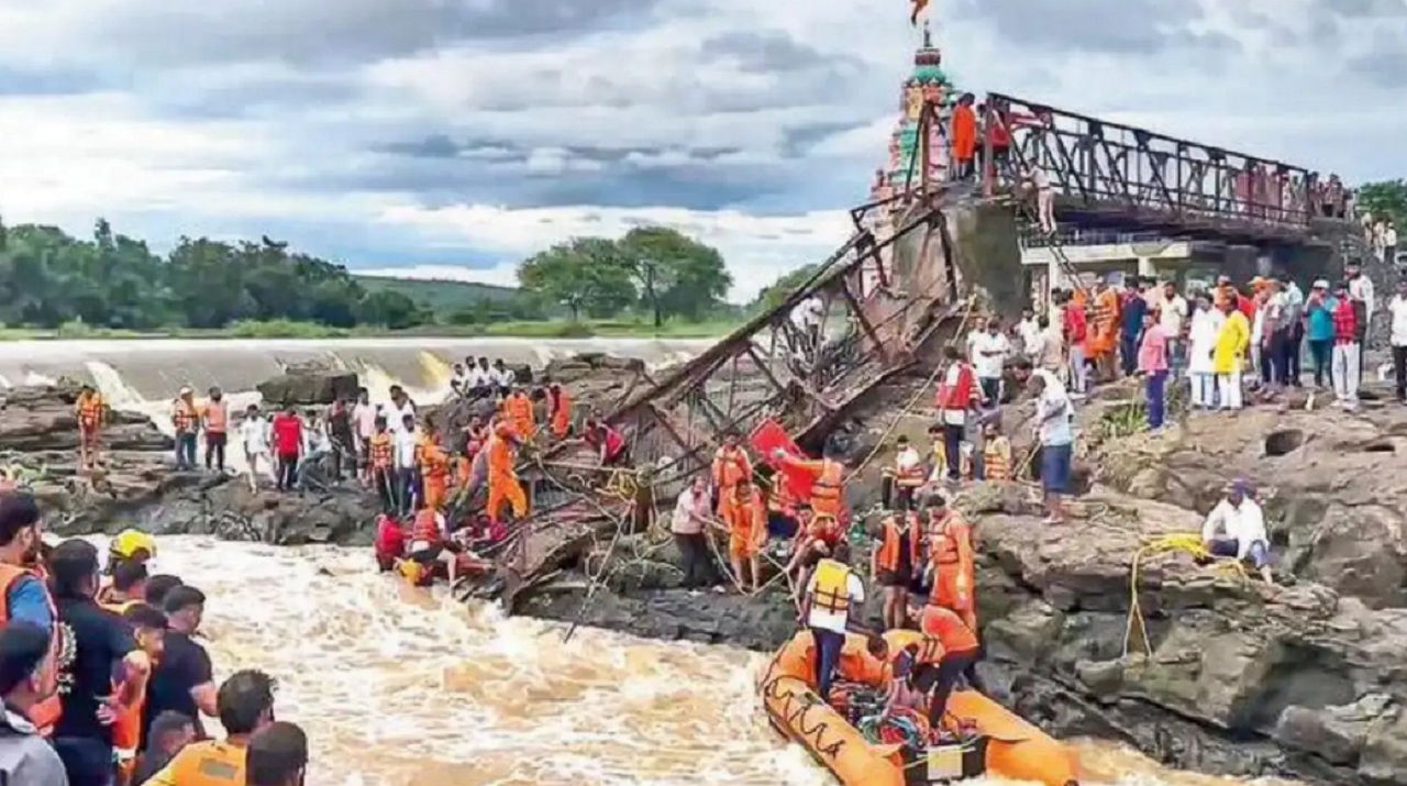 Bridge Collapse in Pune's Kundamala