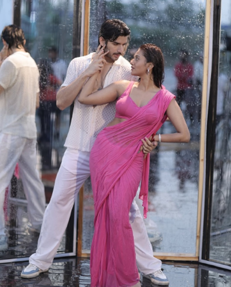 ‘দিল পে ছুরিয়ান’ গানে অনজলির গ্ল্যামার ঝলক, ভেজা শাড়িতে দেখলে চোখ কপালে উঠবে