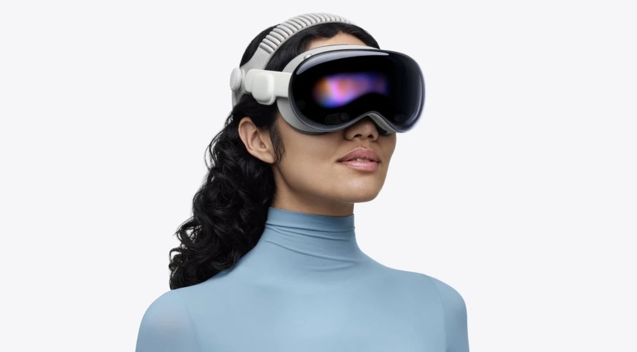 Apple Vision Pro M5 headset with new Dual Knit Band and M5 chip.