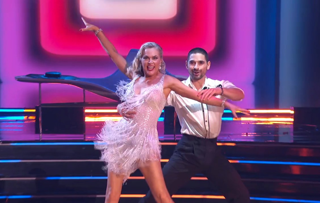 Elaine Hendrix with partner Alan Bersten rehearsing on DWTS Halloween episode.