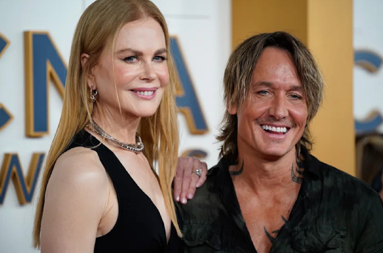 Keith Urban reacts onstage during Nashville concert amid divorce speculation.