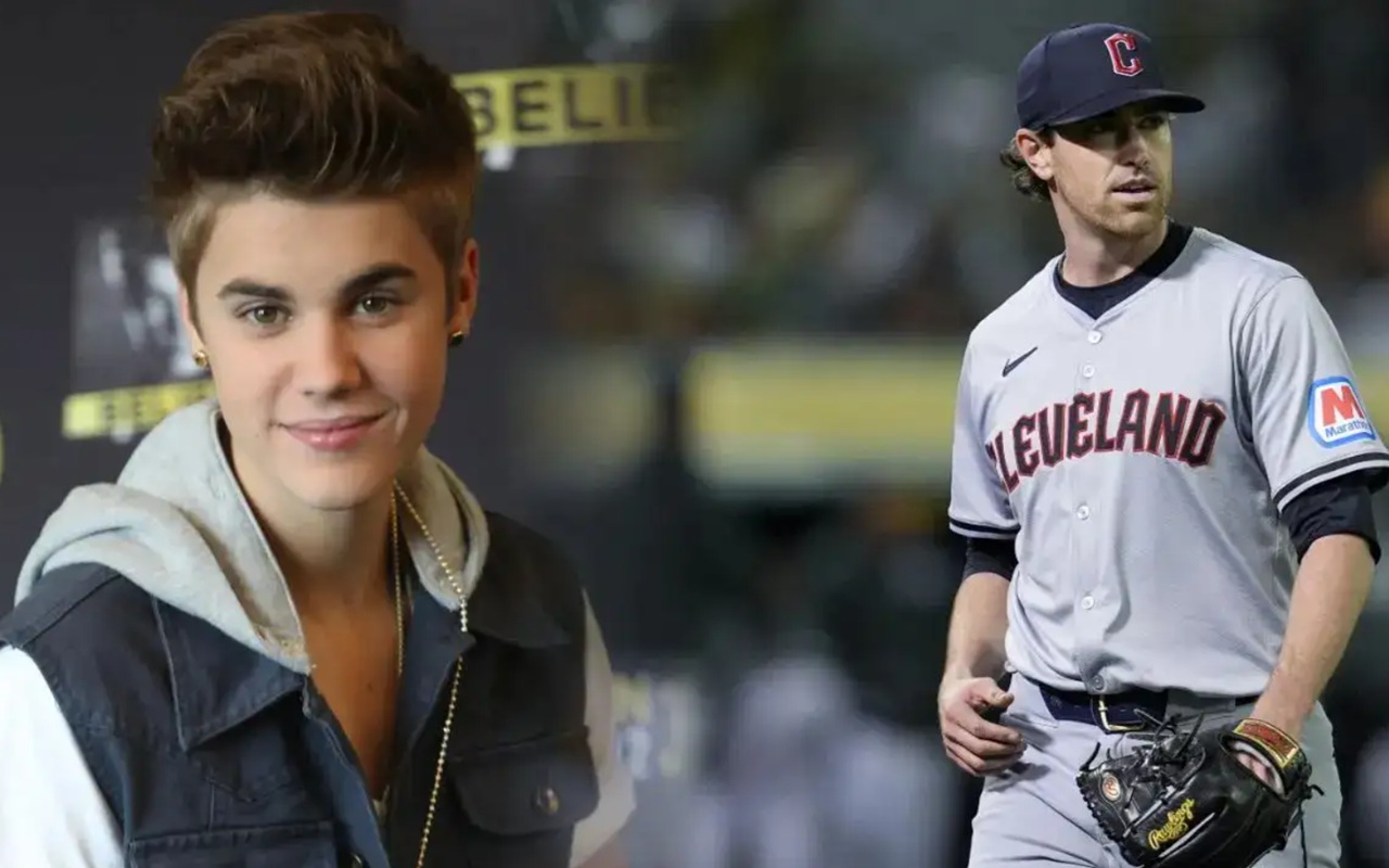 Shane Bieber pitching for the Toronto Blue Jays during the 2025 World Series.