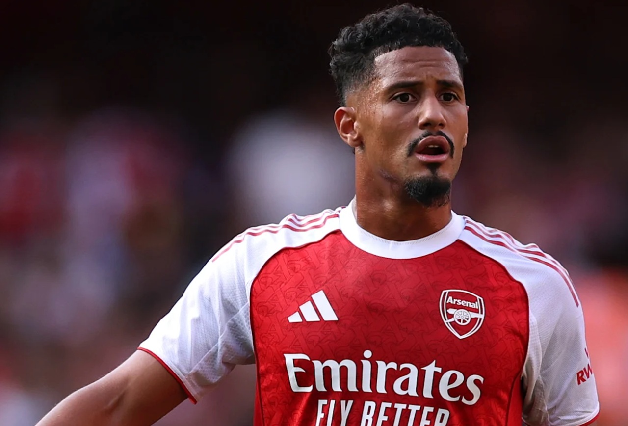 William Saliba substituted at halftime vs Crystal Palace due to precautionary injury.