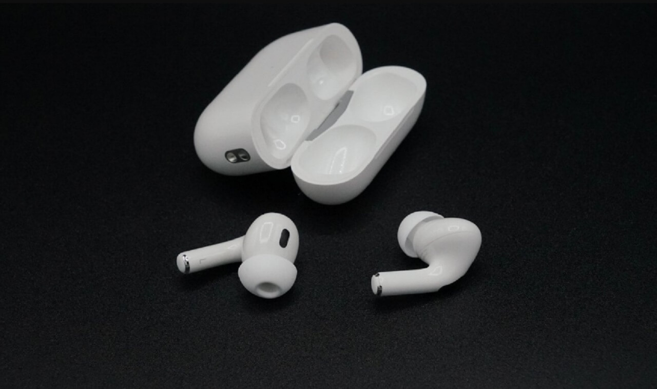 Apple AirPods Pro 3 and AirPods 4 displayed with update notification highlighting new firmware release.