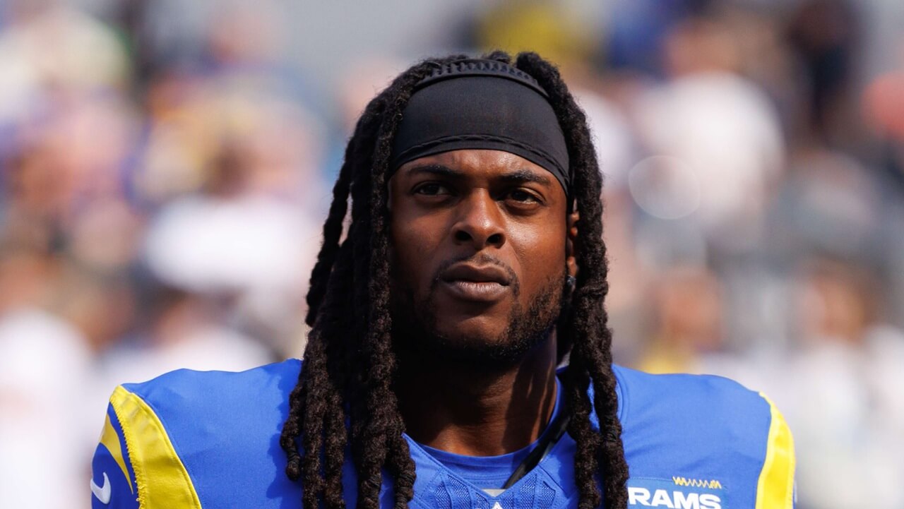 Davante Adams in Rams uniform running a route, cleared to play Week 11 against Seahawks despite oblique injury.