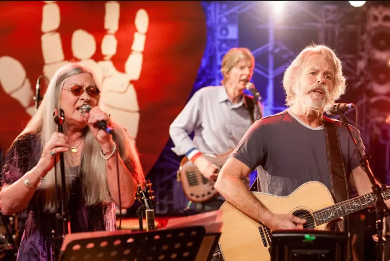 Donna Jean Godchaux performs with Grateful Dead members Phil Lesh and Bob Weir.