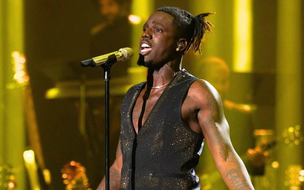 Jamal Roberts and Jonathan McReynolds performing “Still” live in Chicago.