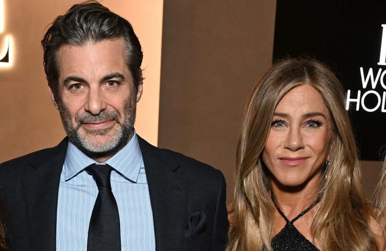 Jennifer Aniston and Jim Curtis posing together at ELLE’s Women in Hollywood event in Beverly Hills.