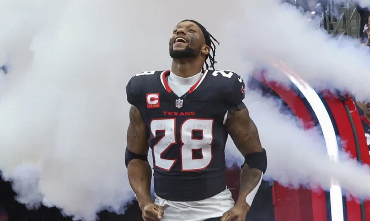 Houston Texans running back Joe Mixon on the sidelines before his season-ending foot injury in 2025.