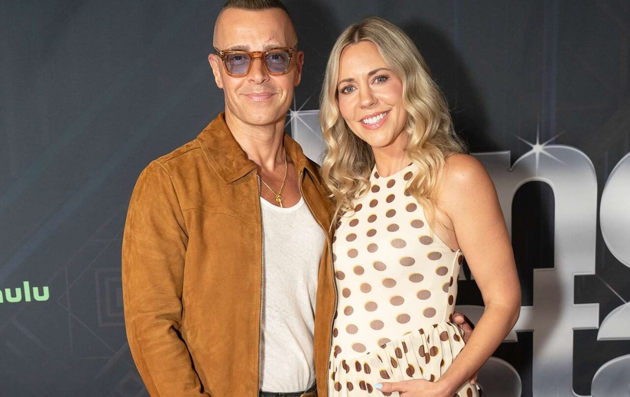 Joey Lawrence and Samantha Cope smiling on the red carpet as they announce they’re expecting baby No. 2.