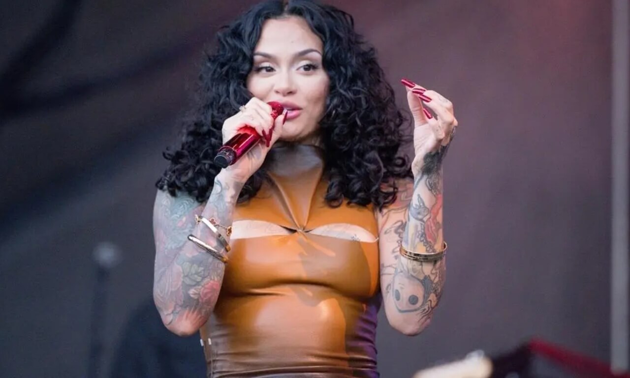 Kehlani in bra top and velvet pants during final Vegas residency show.