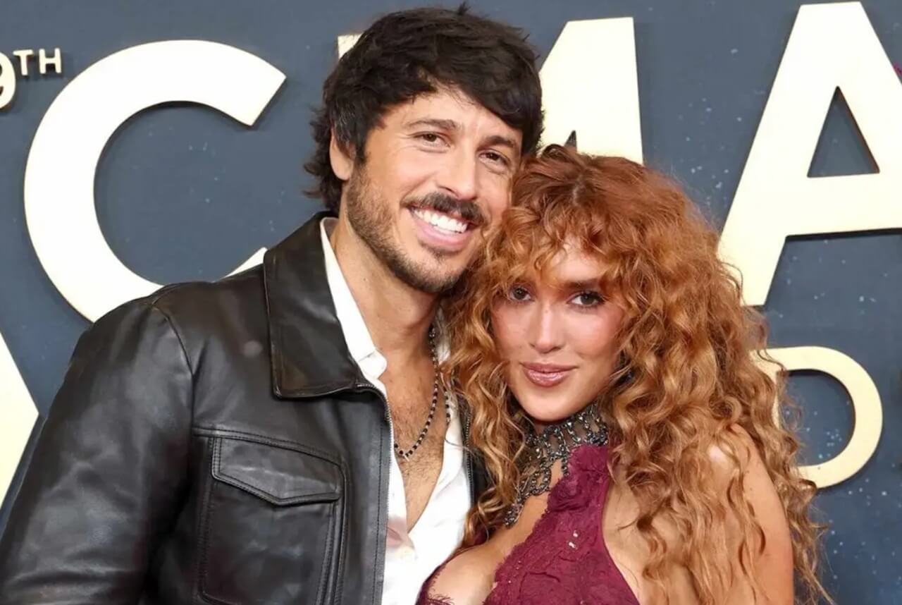 Laci Kaye Booth and Morgan Evans kissing on the CMA Awards red carpet.