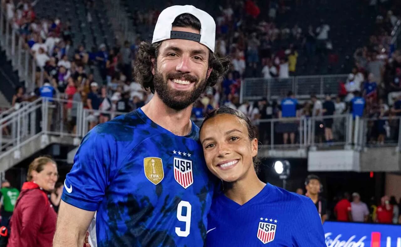 Mallory Swanson and Dansby Swanson holding their newborn’s hand in a black-and-white Instagram announcement.