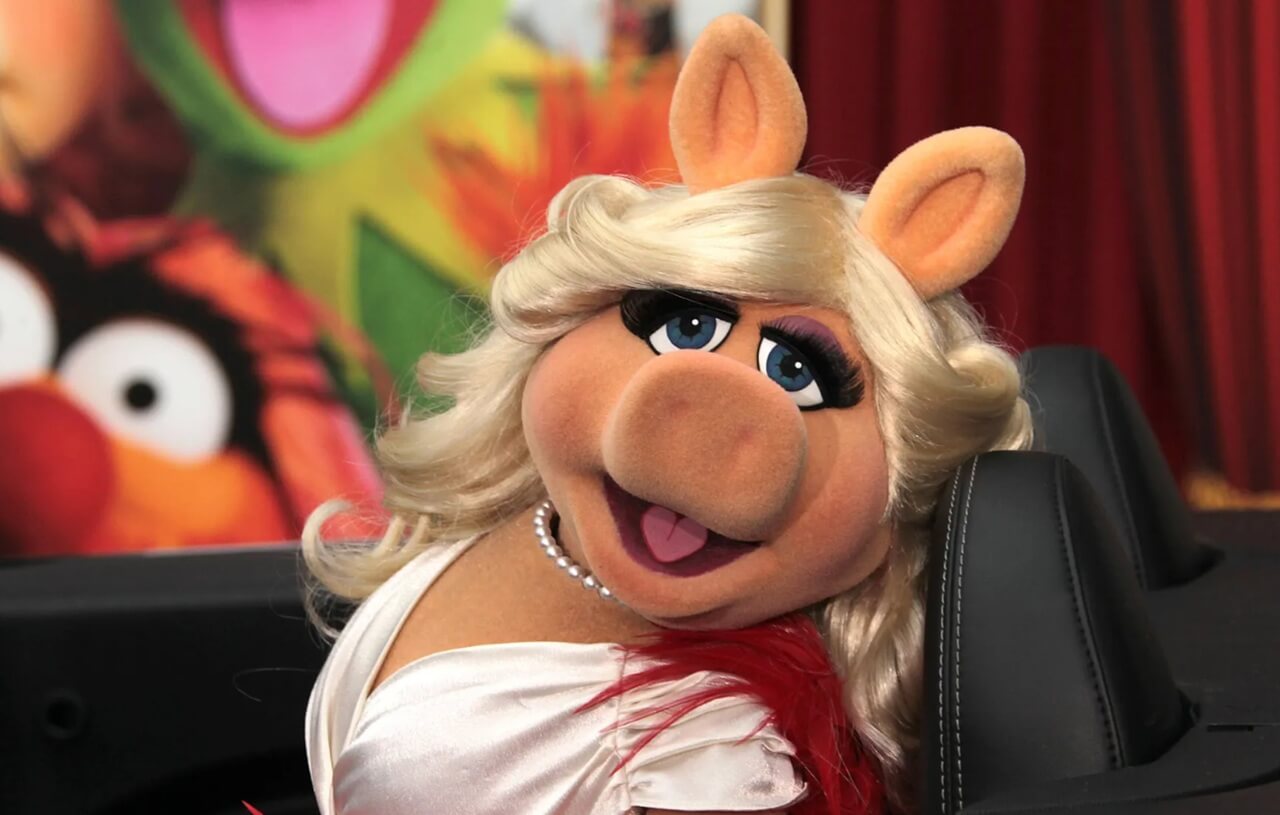 Emma Stone and Jennifer Lawrence announce Miss Piggy movie project.