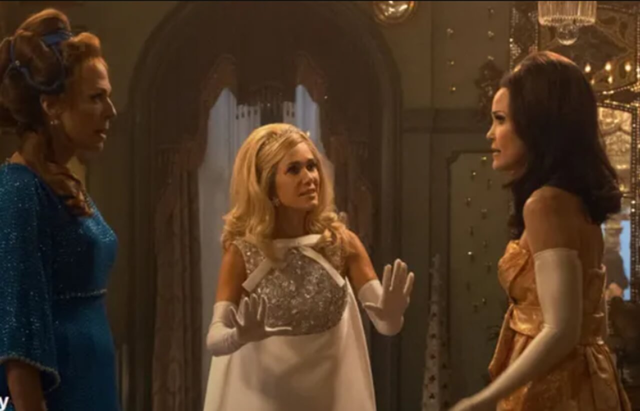 Palm Royale Season 2 cast featuring Kristen Wiig and Laura Dern in 1969 setting.