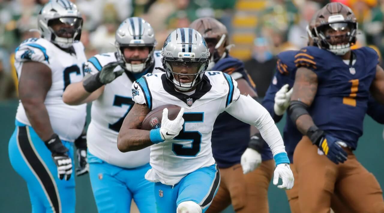 Rico Dowdle in action for the Panthers during Week 9 victory.