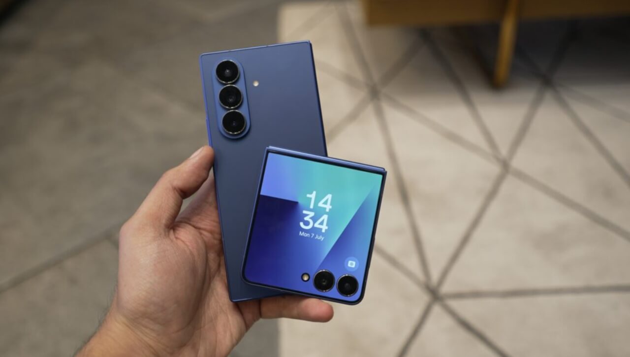 Samsung Galaxy Z Flip 7 with massive 4.1-inch cover display shown next to older Flip 4 model.