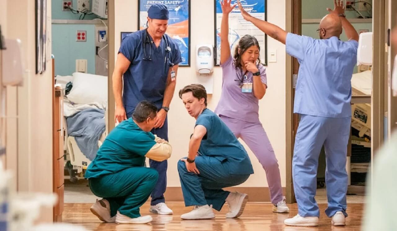 Joyce leads a therapy horse through the hospital in St. Denis Medical Season 2 Episode 3.