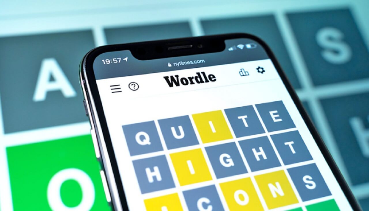 Wordle game grid showing the answer CLUNG highlighted in green for November 15, 2025.