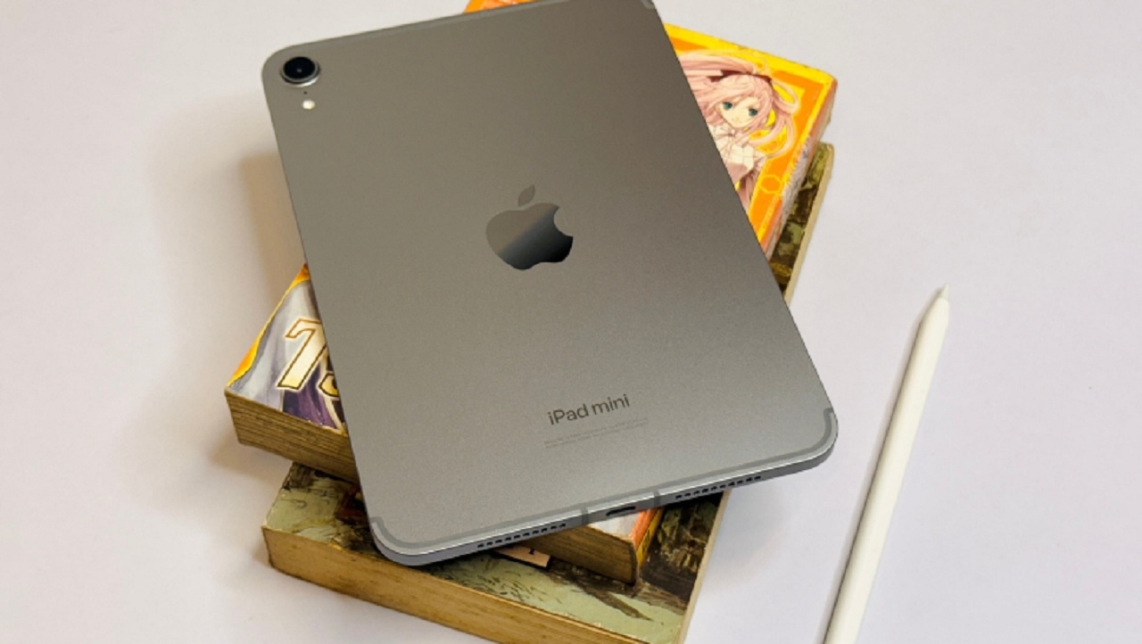 Leaked concept of iPad Mini 8 showcasing OLED display and water-resistant design.