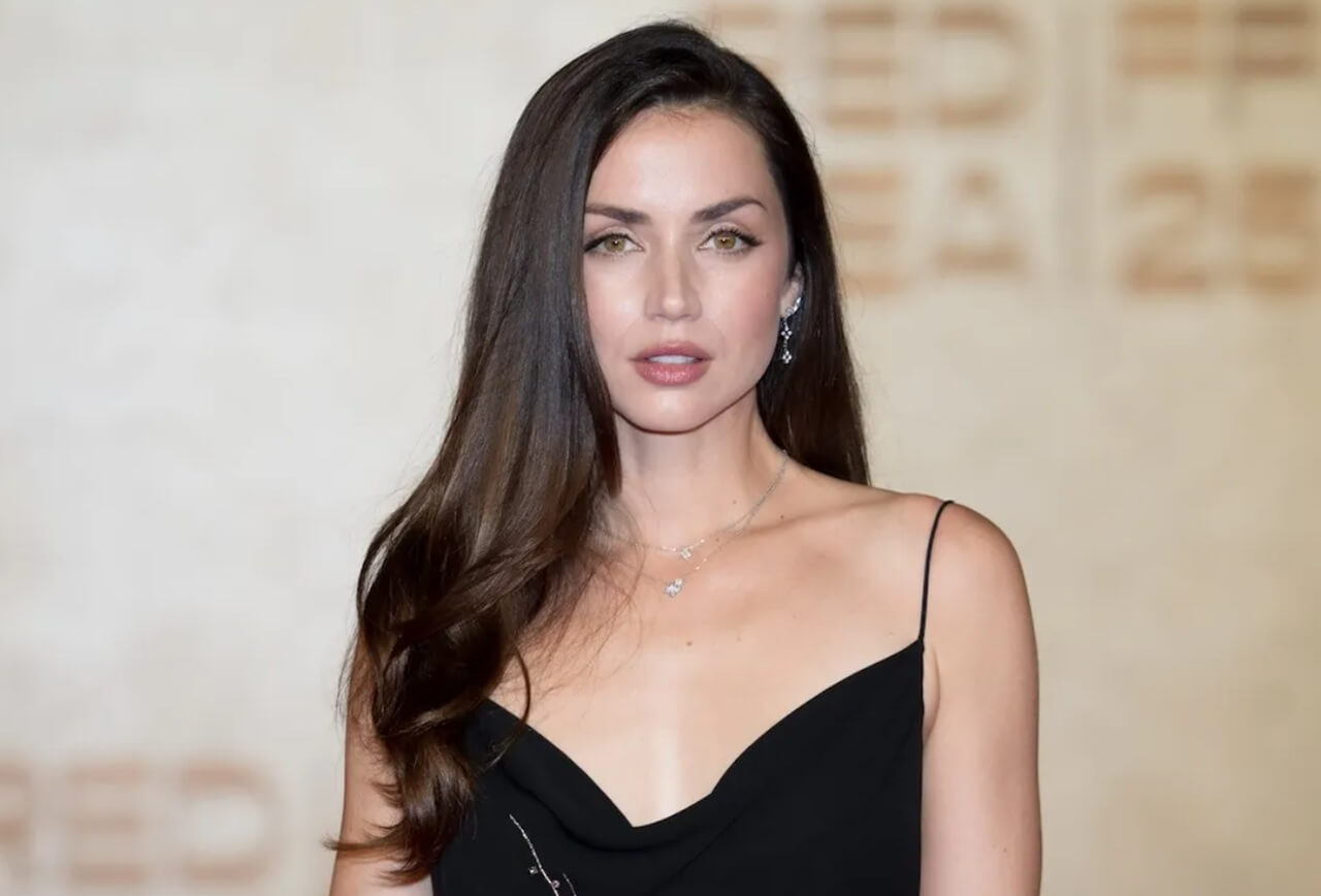 Ana de Armas on stage at the Red Sea Film Festival discussing career and friendship with Keanu Reeves.