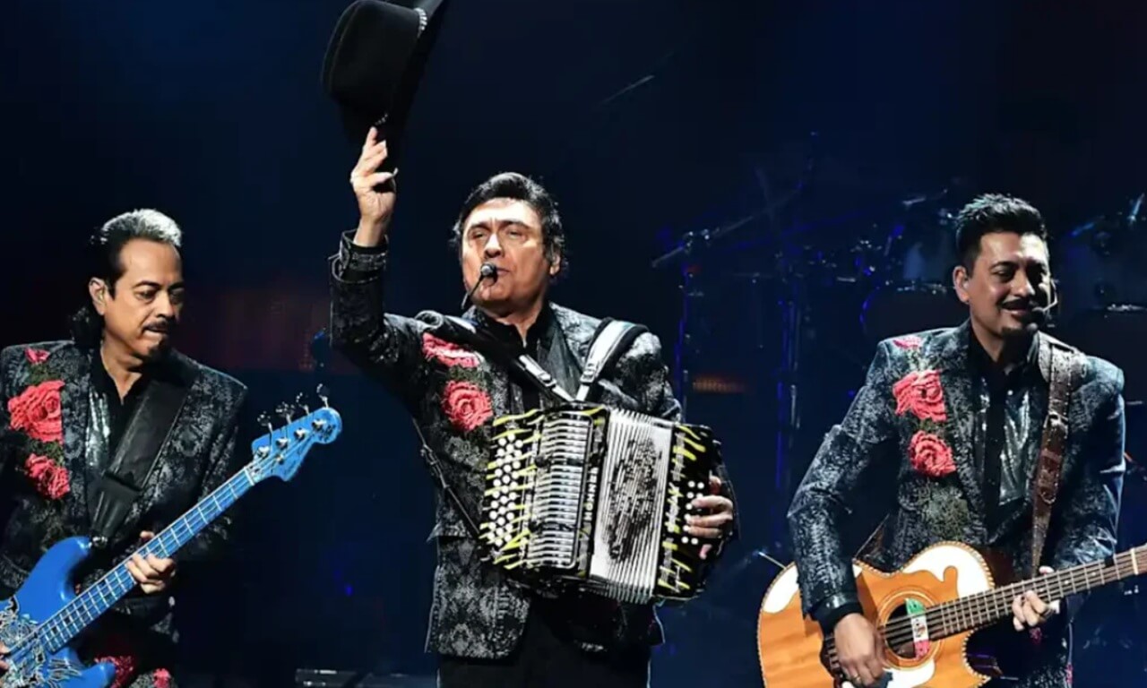 Los Tigres Del Norte appear on The Simpsons performing a corrido