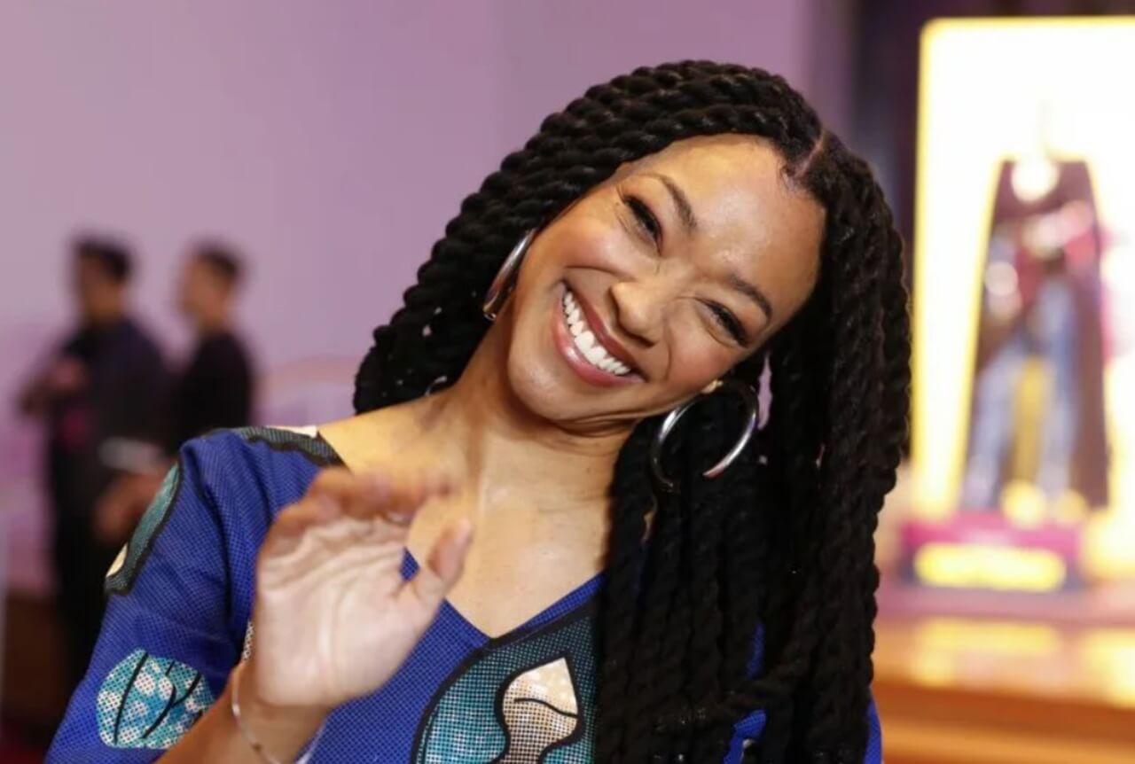 Sonequa Martin-Green and Donnie Wahlberg share dinner scene on Boston Blue.