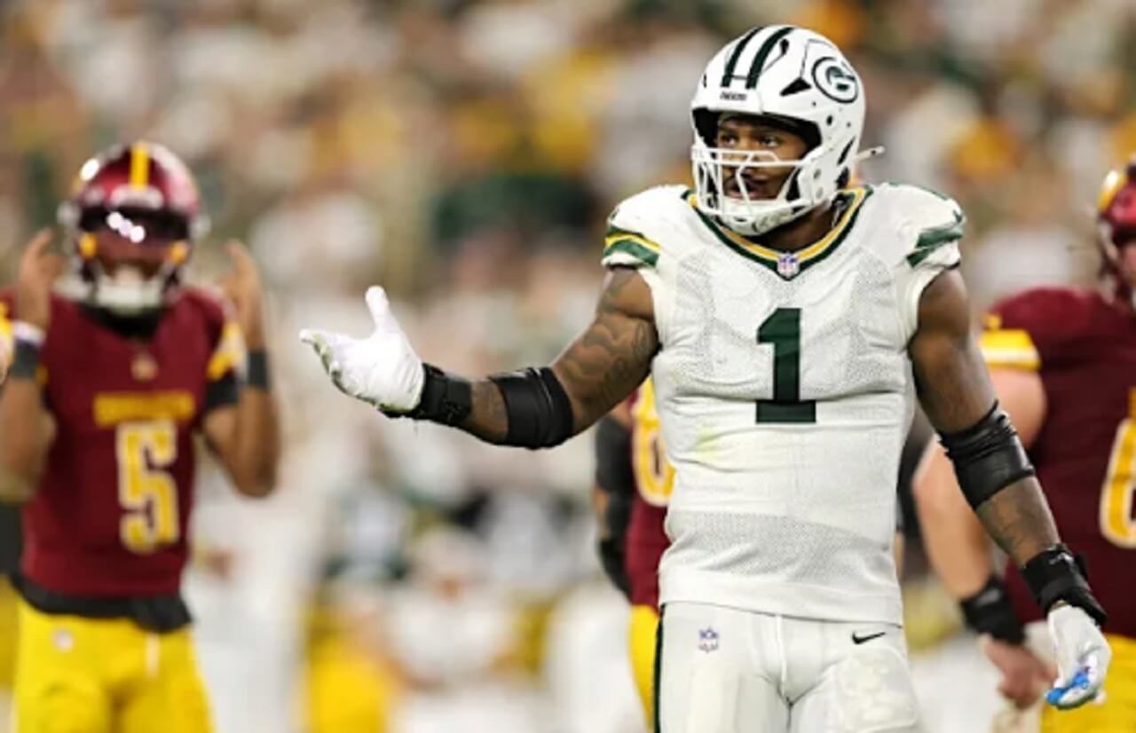Micah Parsons expresses frustration over missed holding calls during Packers vs. Bears.