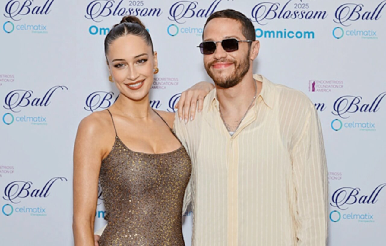 Pete Davidson and Elsie Hewitt hold their newborn daughter during birth announcement.