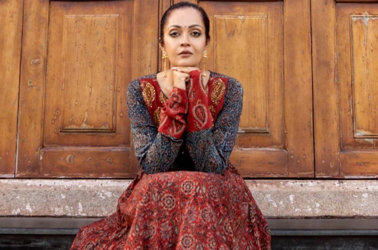 Sheena Chohan as Rani in Tamil folk drama Arjunanin Allirani