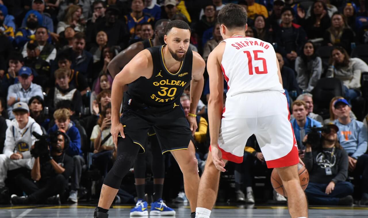 Stephen Curry reacts after quad injury in Warriors’ loss to Rockets.