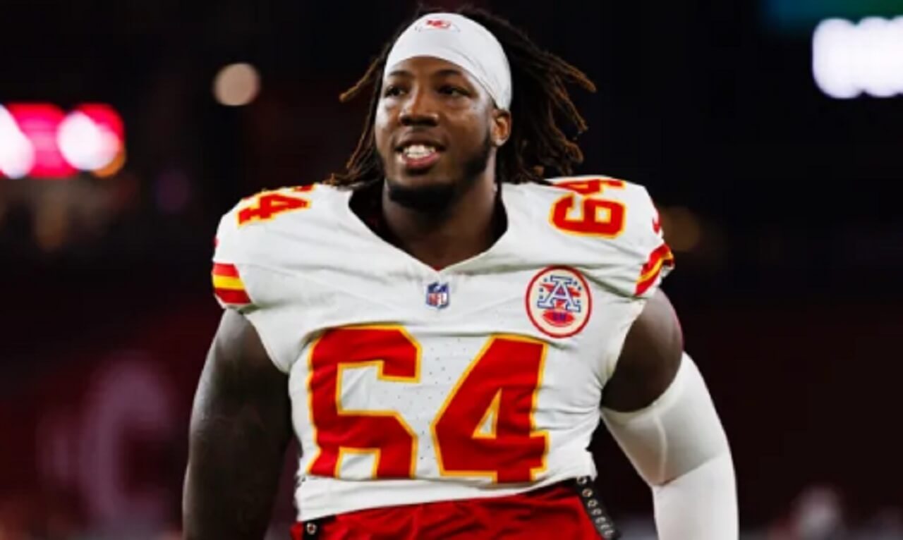 Chiefs left tackle Wanya Morris exits with a knee injury during Week 14 matchup.