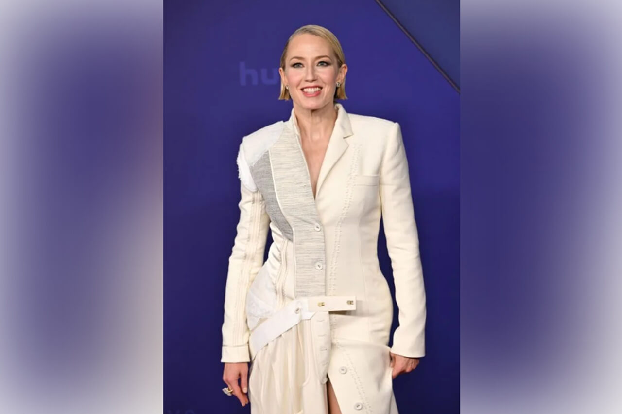 Carrie Coon, Neil Diamond, and Matthew Lillard among famous birthdays on January 24.