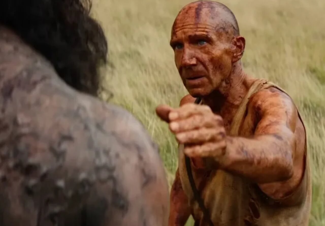 Ralph Fiennes delivers a spectacular performance as Dr. Ian Kelson in The Bone Temple.