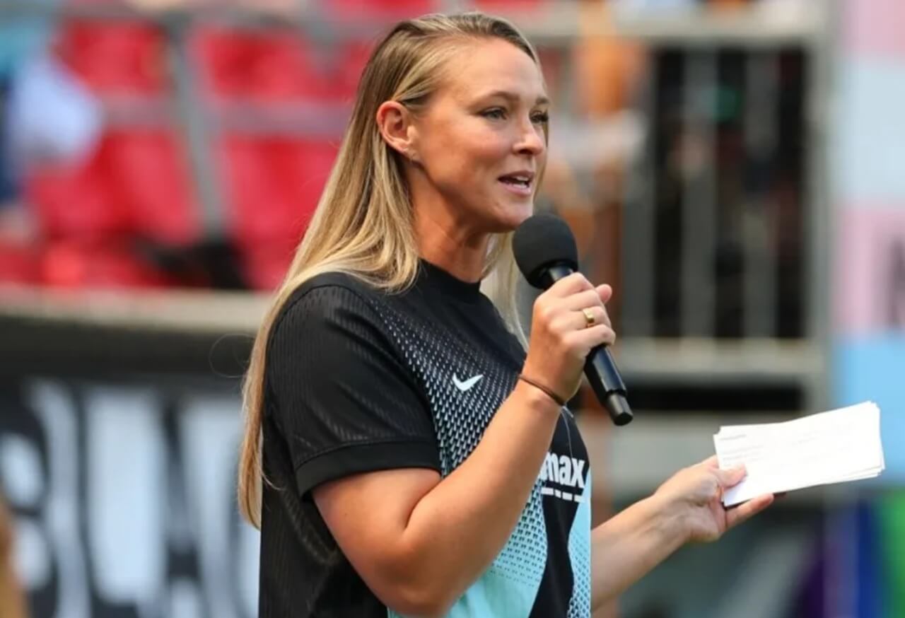 Kylie Kelce laughs as toddler Bennie interrupts her podcast recording in viral video.