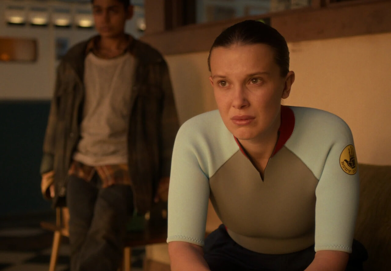 Eleven at the gate in the Stranger Things finale