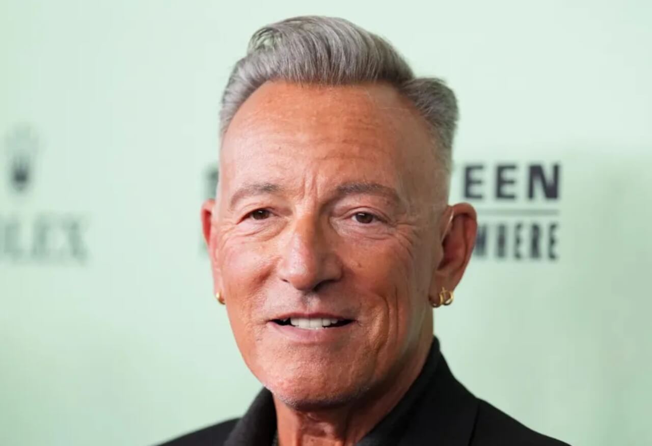 Bruce Springsteen performs live as Rep. Jamie Raskin defends him against Trump’s criticism.