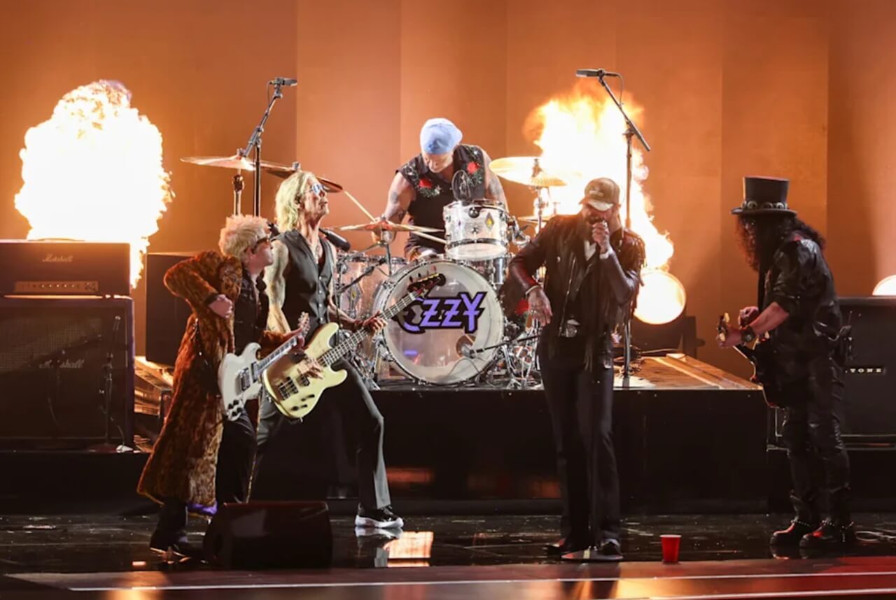 Lauryn Hill leads Grammy tributes to D’Angelo and Roberta Flack during the 2026 “In Memoriam” segment.