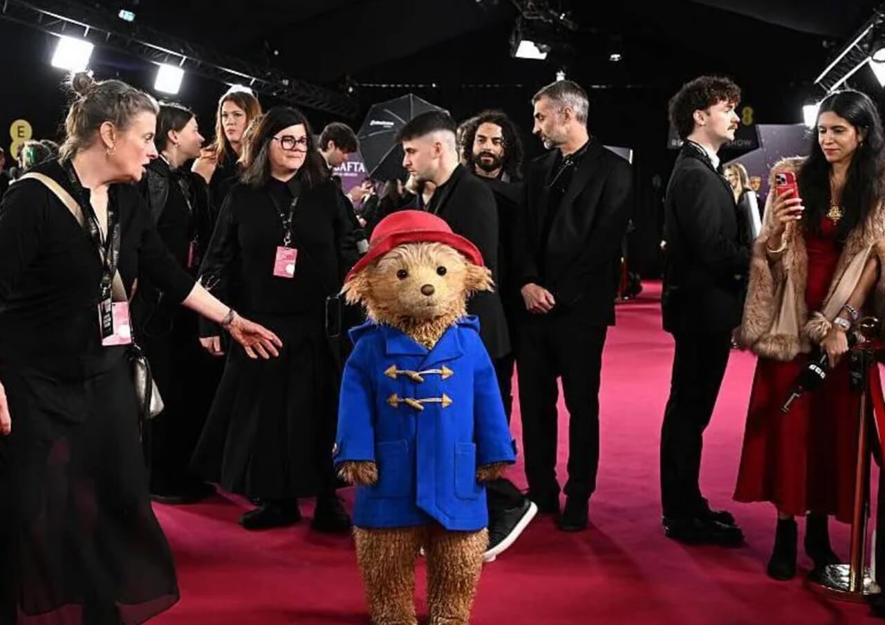 Paul Mescal and Gracie Abrams make red carpet debut at BAFTAs 2026.