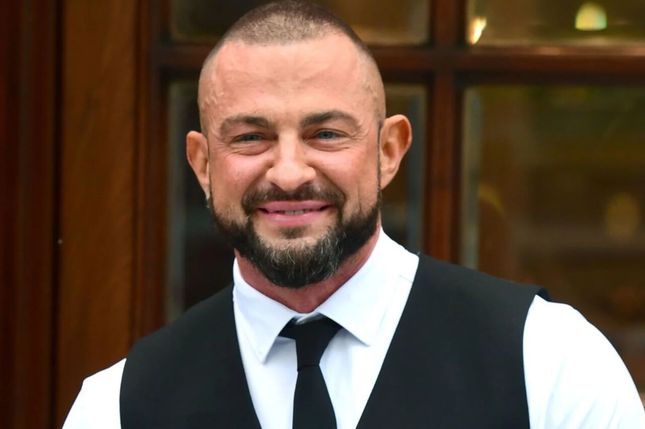 Robin Windsor dancing on Strictly Come Dancing stage.