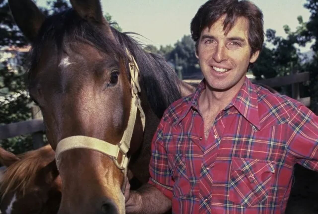 Robert Carradine at film premiere, smiling at fans