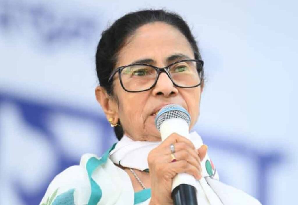 ফর্ম ৬ নিয়ে তীব্র সংঘাত! সিইও অফিসের সামনে তৃণমূল-বিজেপি মুখোমুখি, লাঠিচার্জের অভিযোগ