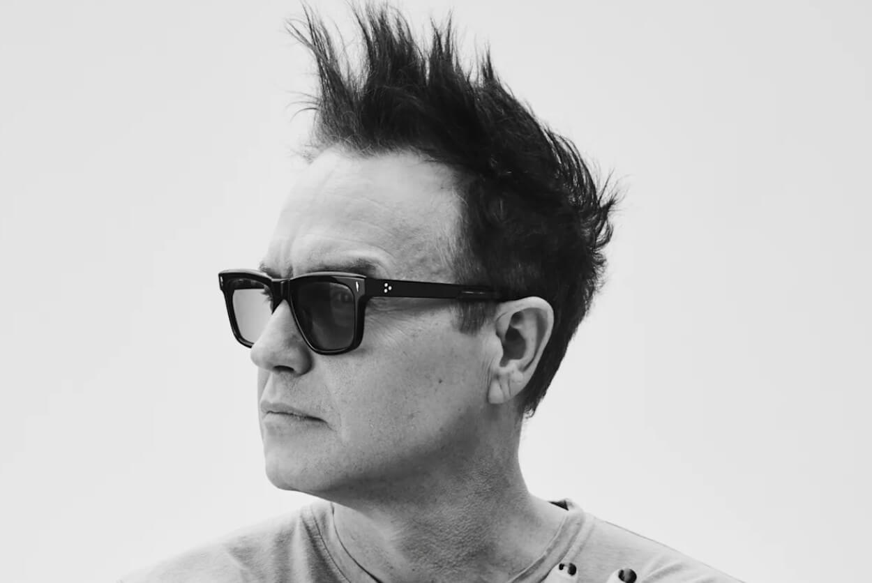 Amy Shark joins Mark Hoppus on stage in Melbourne to perform Blink-182’s “Dammit.”