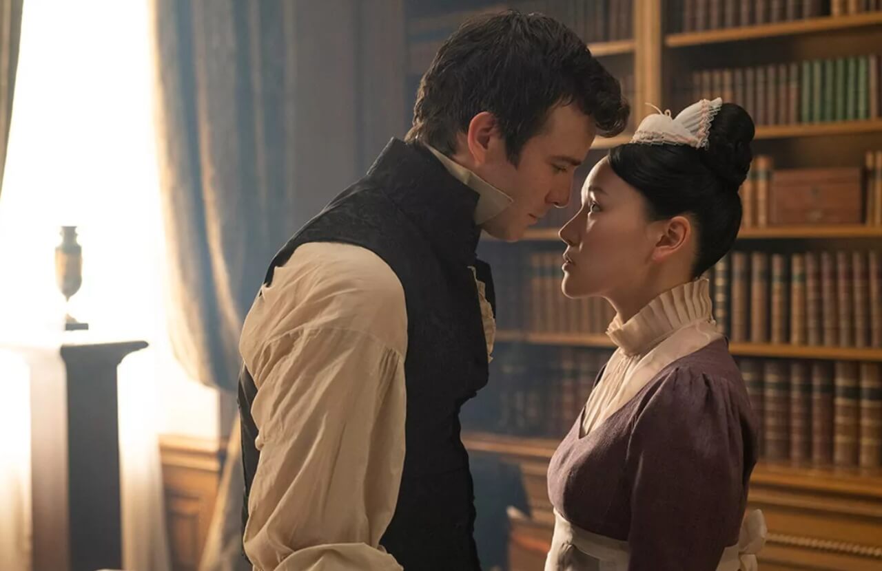 Benedict Bridgerton and Sophie Beck in Bridgerton Season 4 staircase scene