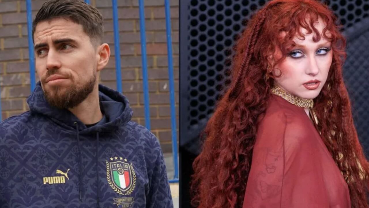 Chappell Roan on stage at Lollapalooza Brazil alongside Jorginho and daughter Ada.