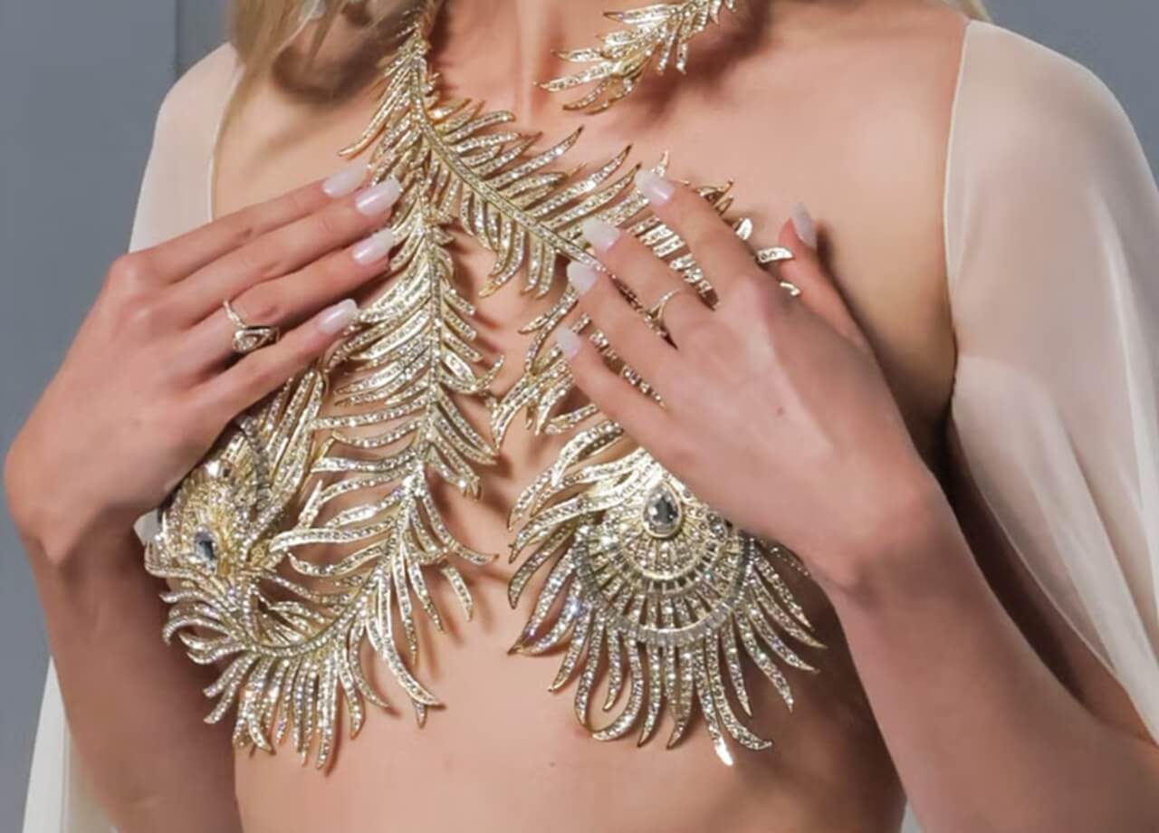 Kate Hudson’s mother-of-pearl nails shine at Oscars 2026 red carpet.