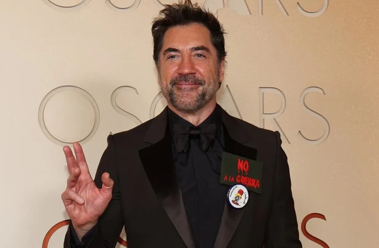Javier Bardem delivers political statement at Oscars 2026 with symbolic pins.