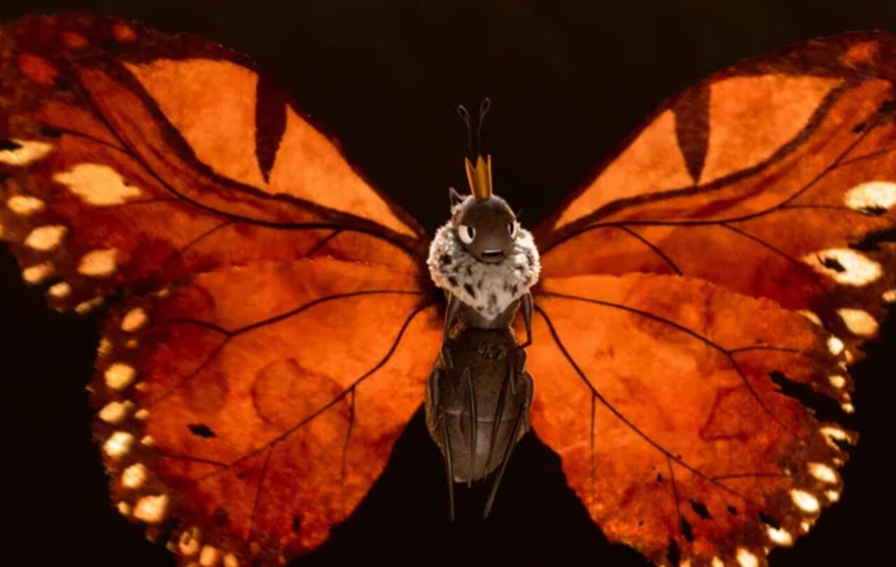Meryl Streep attends premiere, smiling at cameras.